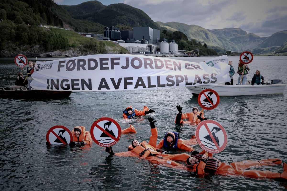 Bruker søksmål for kneble protester